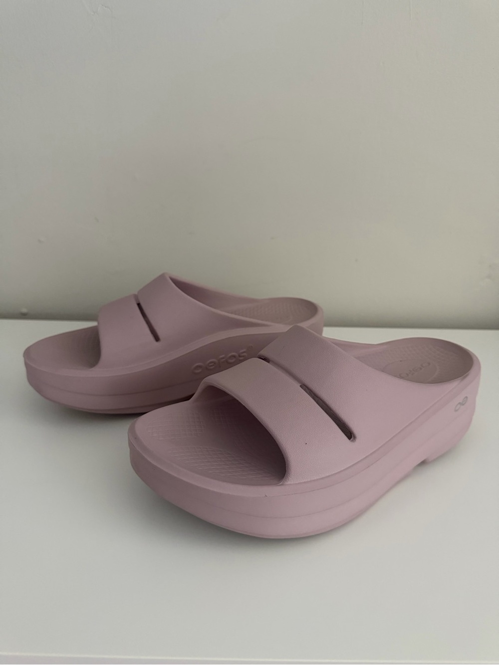 Oofos women’s 8 rubber cushioned platform slip on slides sandals purple pink - Picture 2 of 9